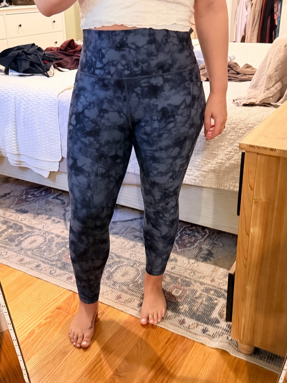 Athleta Navy Tie-Dye Salutation 7/8 Tights